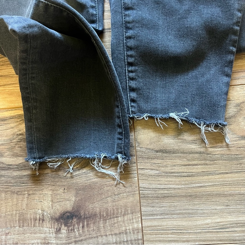 Universal Thread Women's Dark Gray Ankle Jeans - Picture 3 of 5